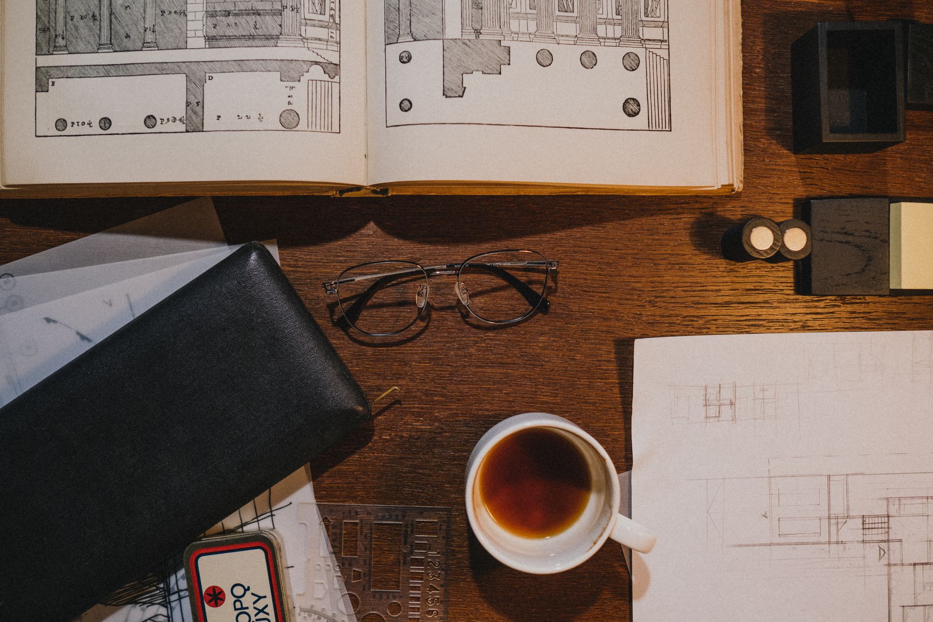 Quiet desk details
